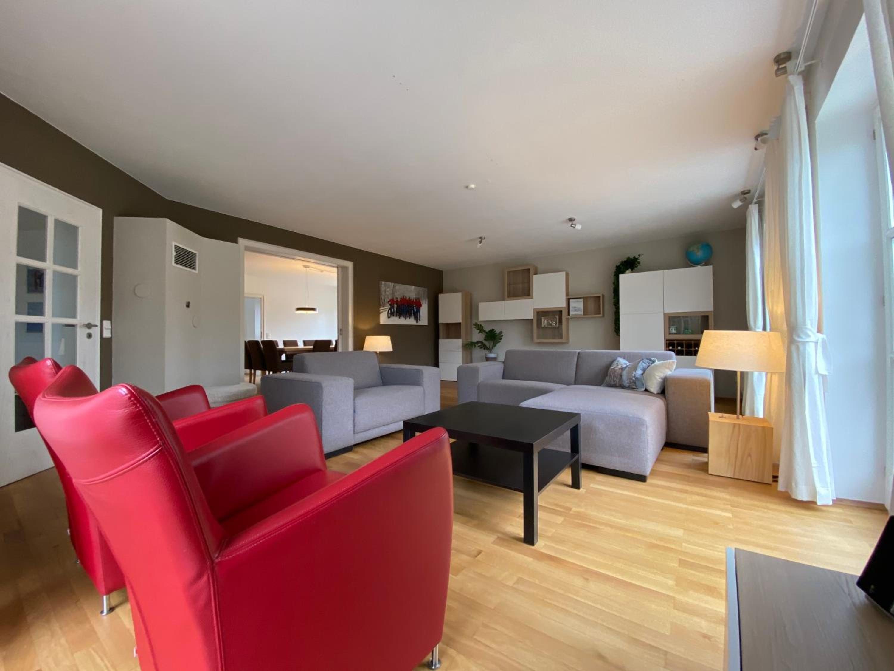Villa Vahl Luxe groepsvilla, 16 personen, tuin met BBQ en sauna, open haard, perfect voor families & retreats view 3
