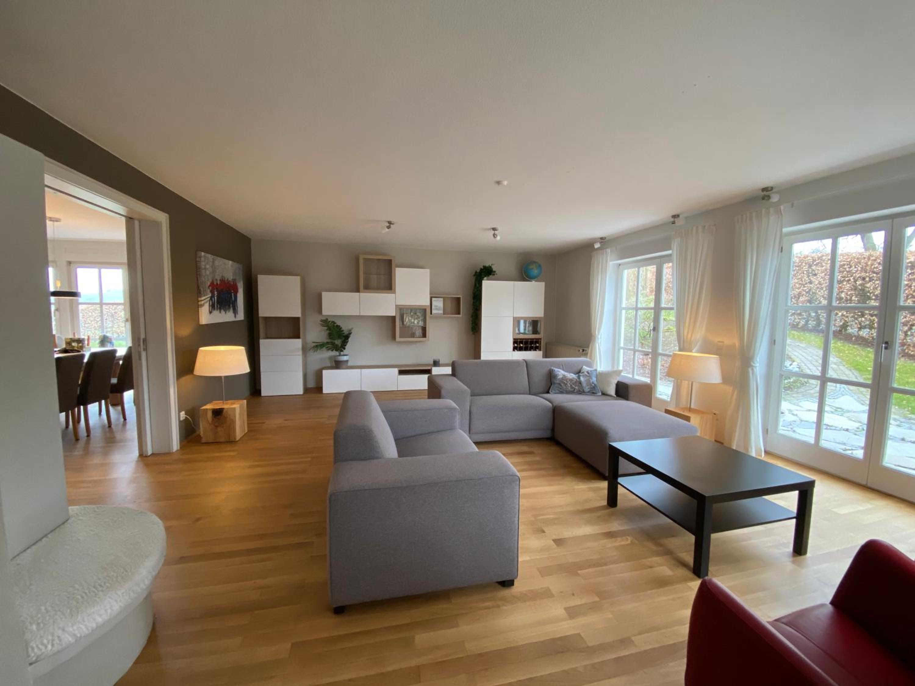 Villa Vahl Luxe groepsvilla, 16 personen, tuin met BBQ en sauna, open haard, perfect voor families & retreats view 2