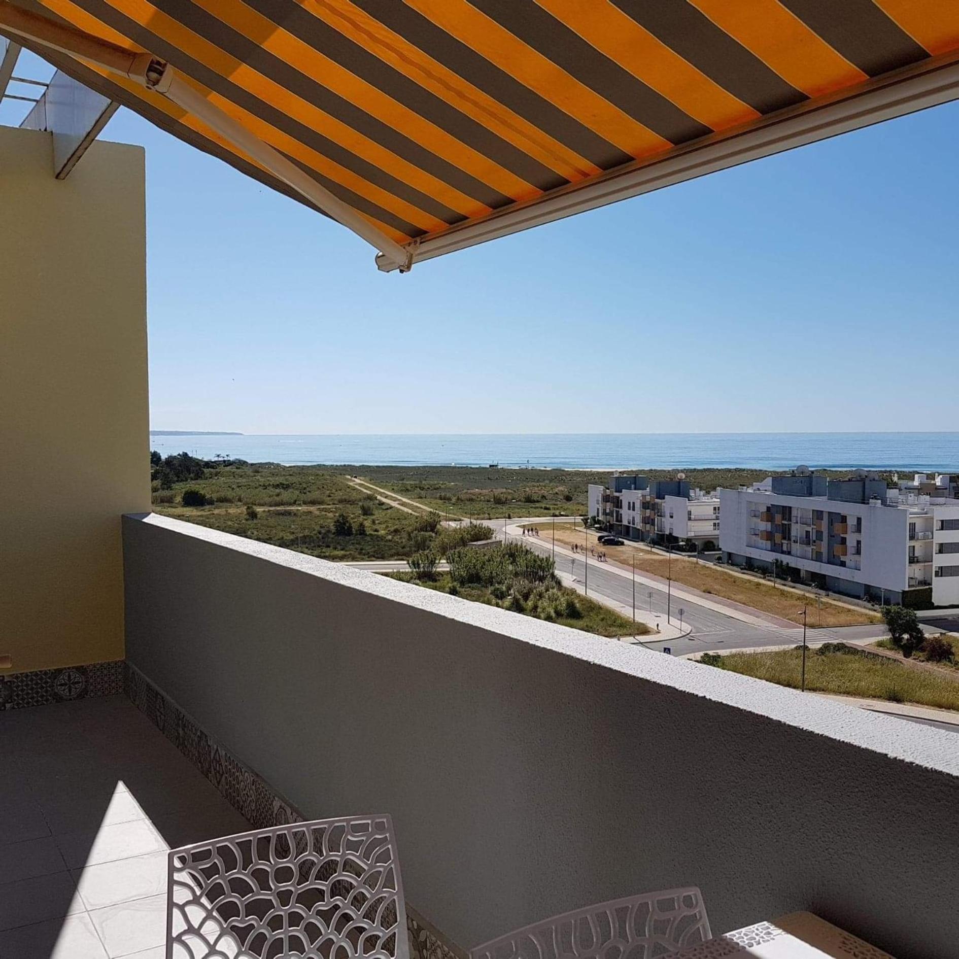 Vue panoramique sur mer Condominio Do mar Lagos view 2