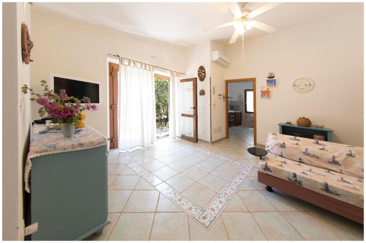 Villa Paradiso, to the beach on foot, big garden, Wifi, all inclusive view 3