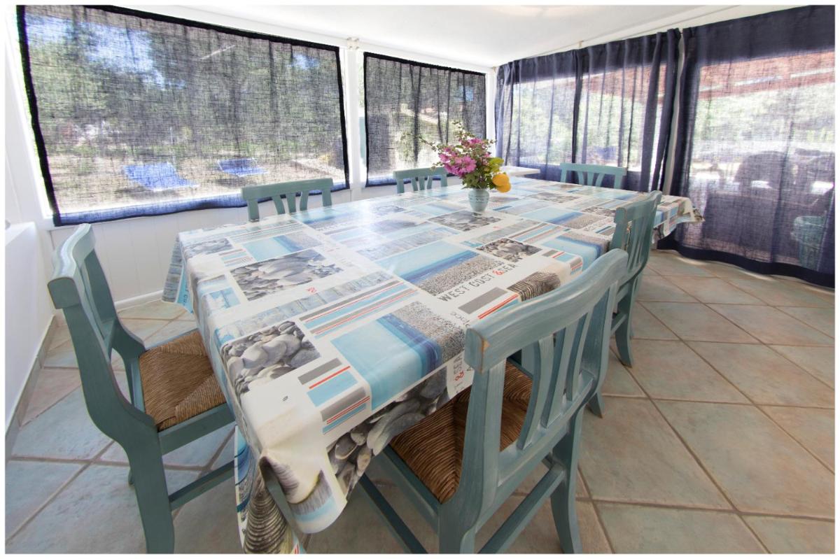 Villa Paradiso, to the beach on foot, big garden, Wifi, all inclusive view 4