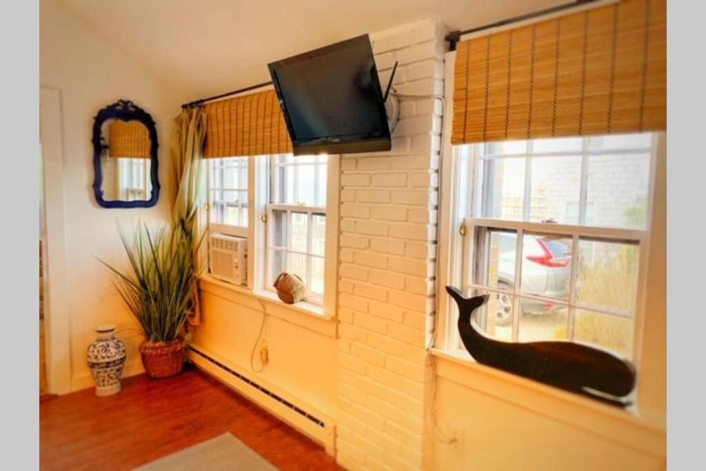 Private Beach Cottage for two in Sconset! view 3