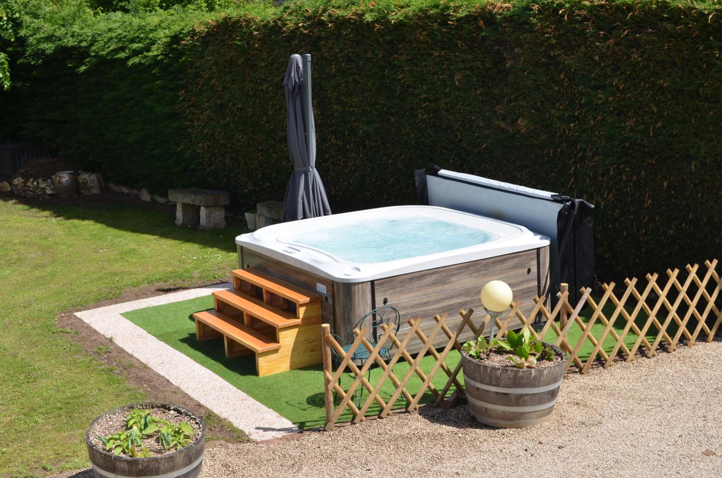 Logis Hotel Domaine du Cheval Blanc view 2
