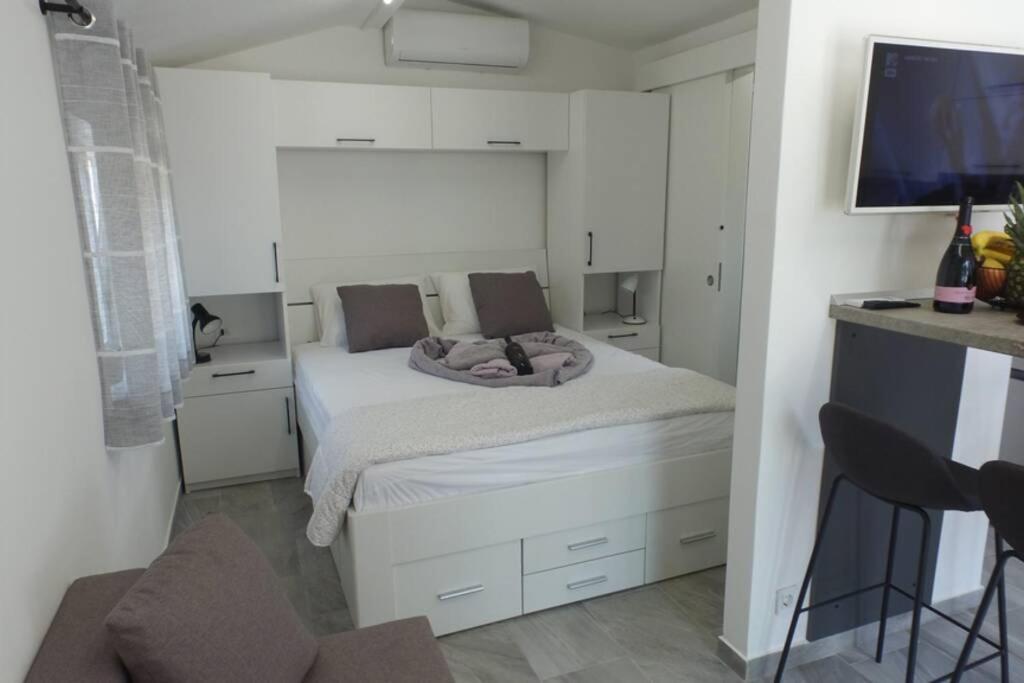Apartment in Park forest Soline near the sea photo 2