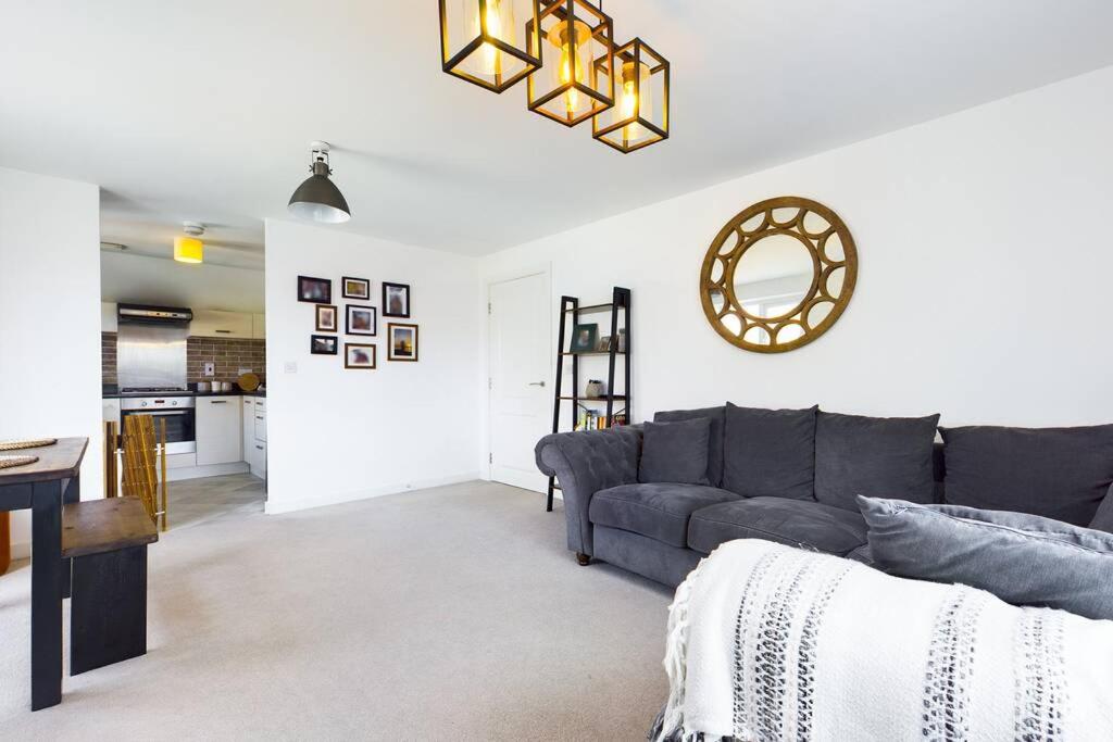 Chic City Centre Apartment With Allocated Parking view 5