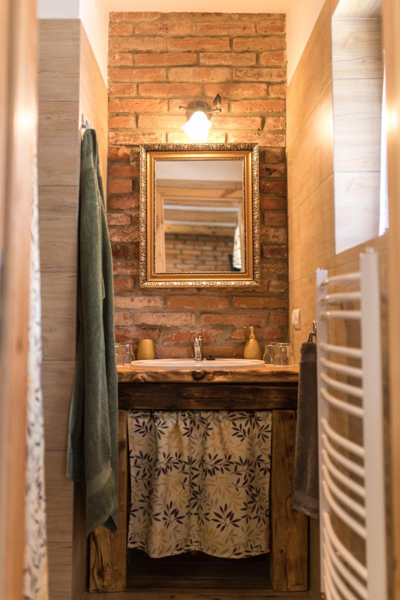 Chalupa u Kova, casa de vacaciones en Bešeňová — bathroom