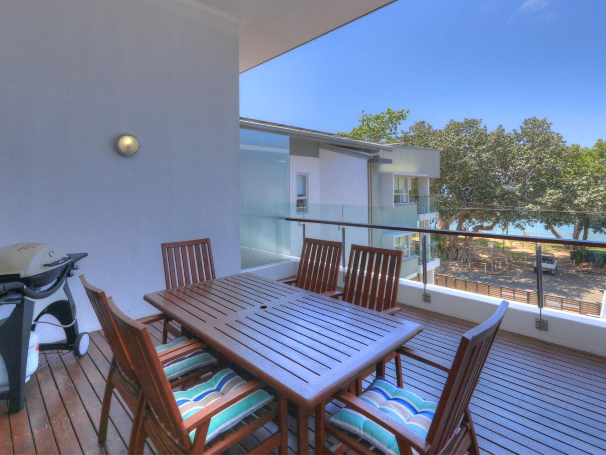 Maggies Beachfront Apartment 8