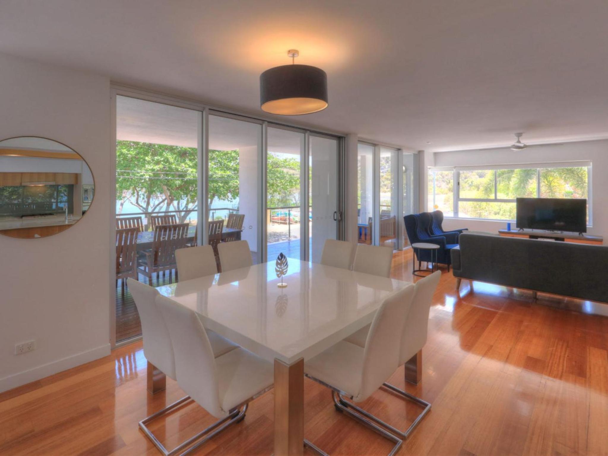 Maggies Beachfront Apartment 10