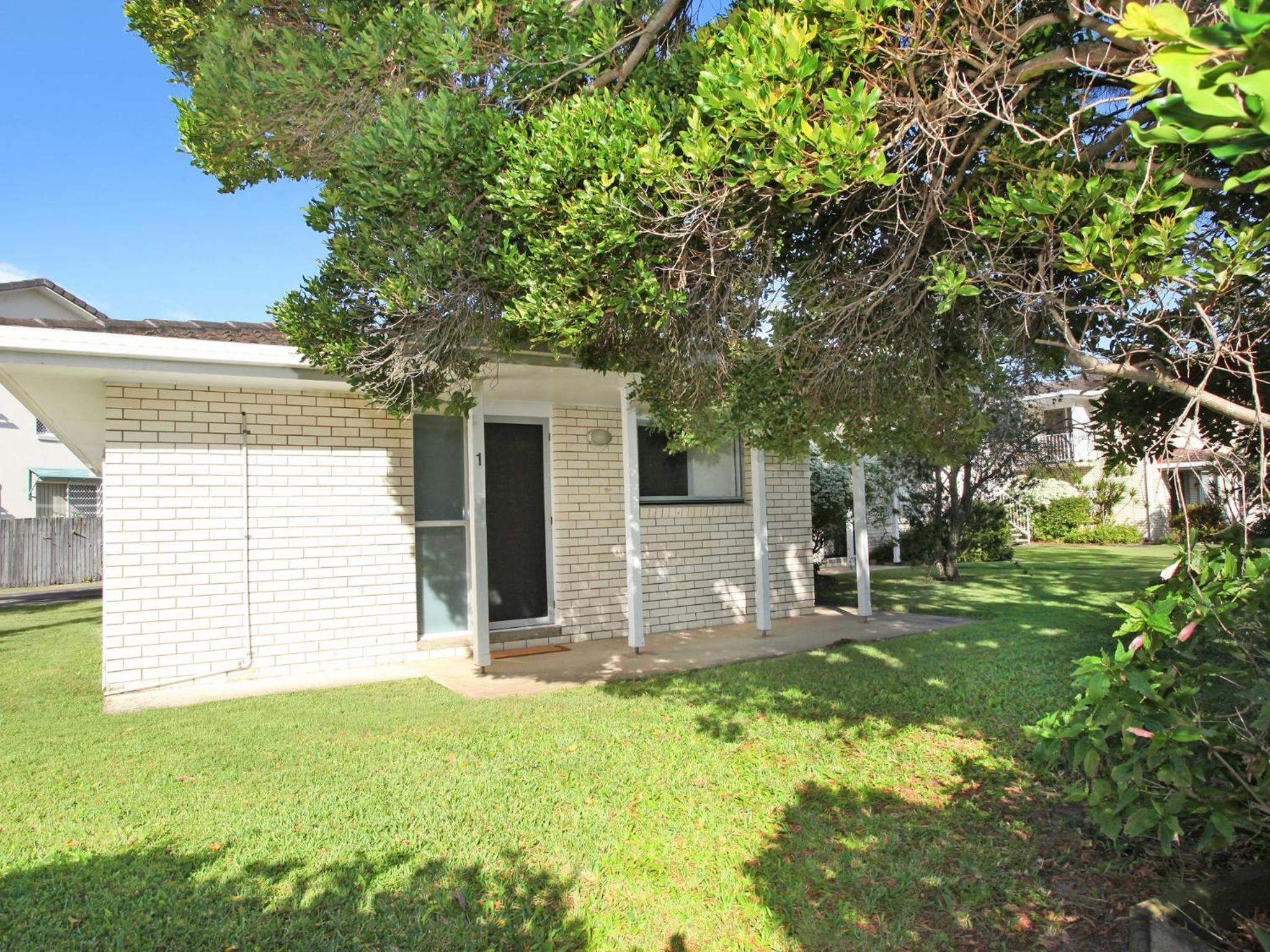 Arlington 1 Two Bedroom Unit close to the beach view 2