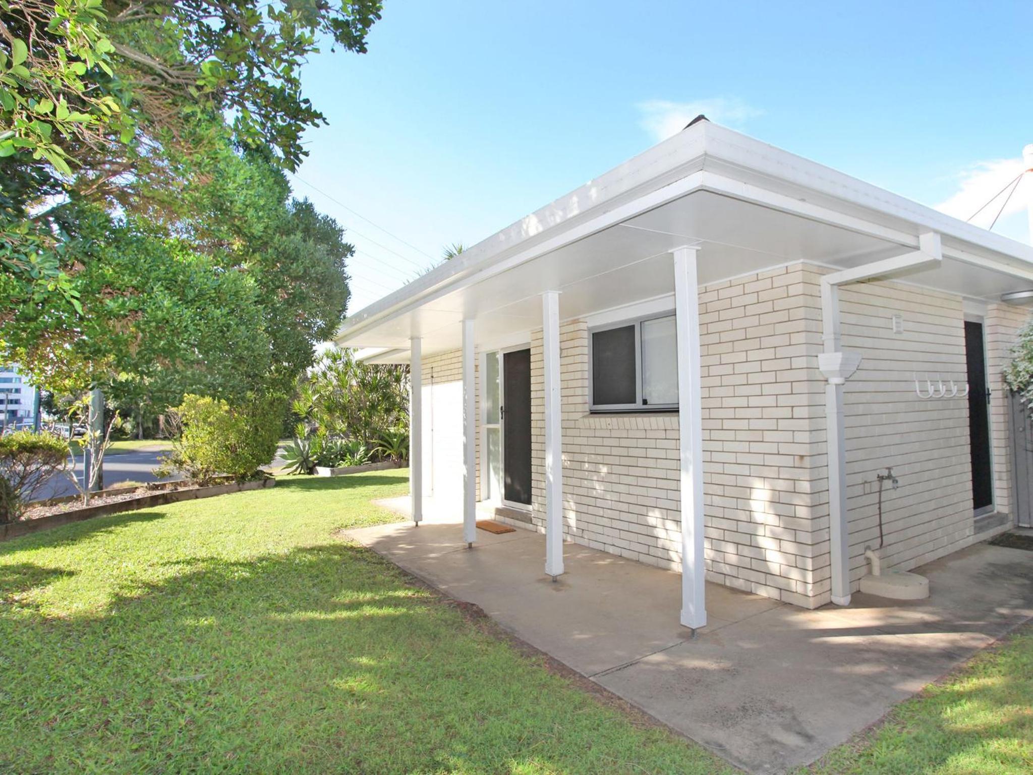 Arlington 1 Two Bedroom Unit close to the beach view 5