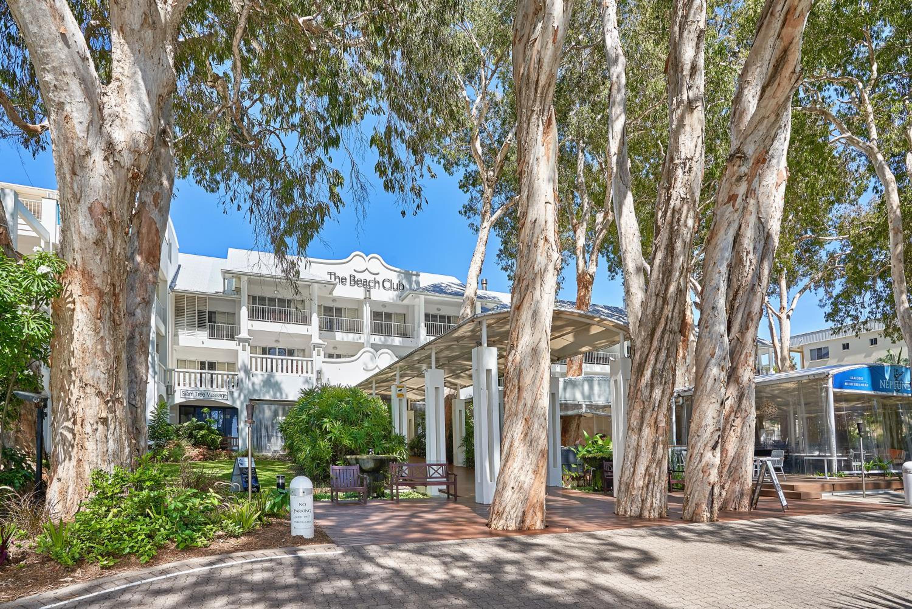 Hotel Beach Club Private Apartments Palm Cove