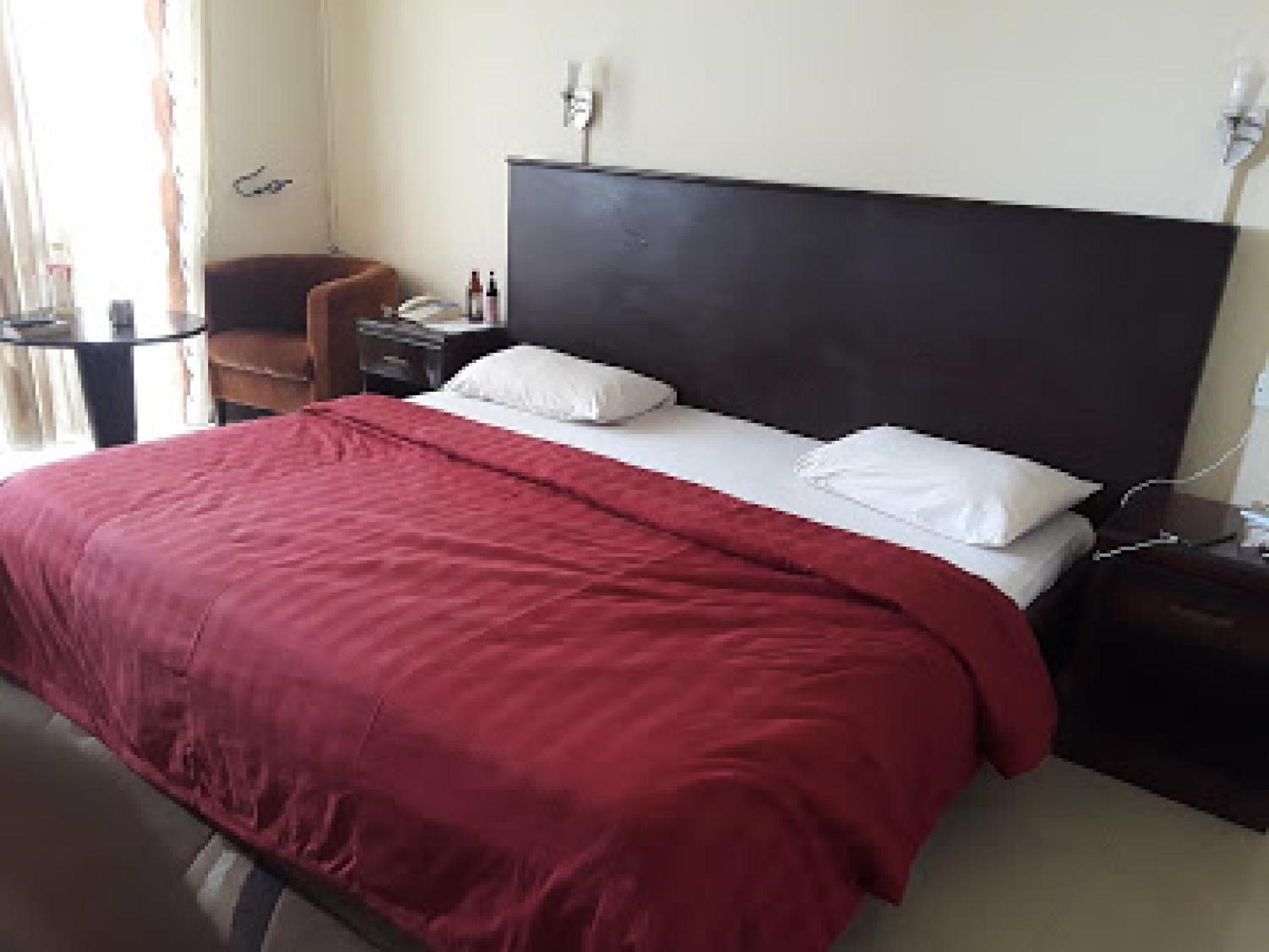 Premier Hotel- Executive Suite
