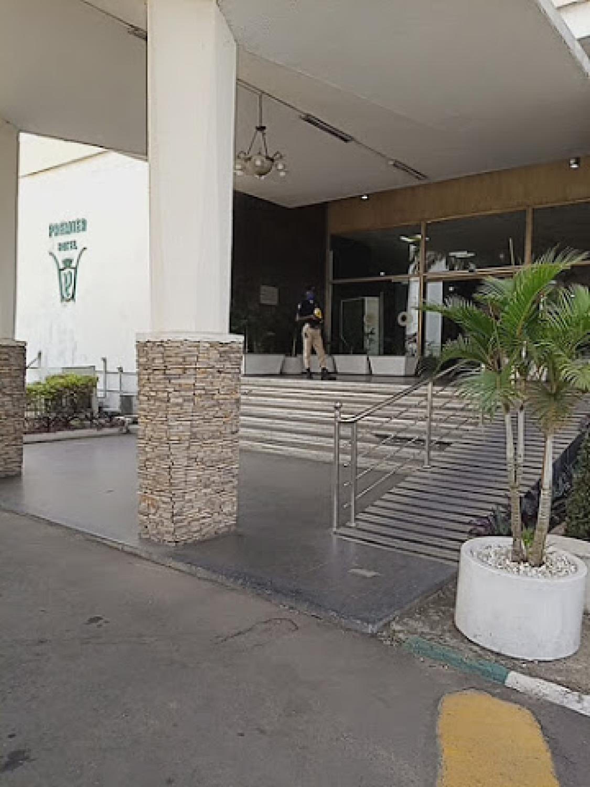 Premier Hotel- Executive Suite
