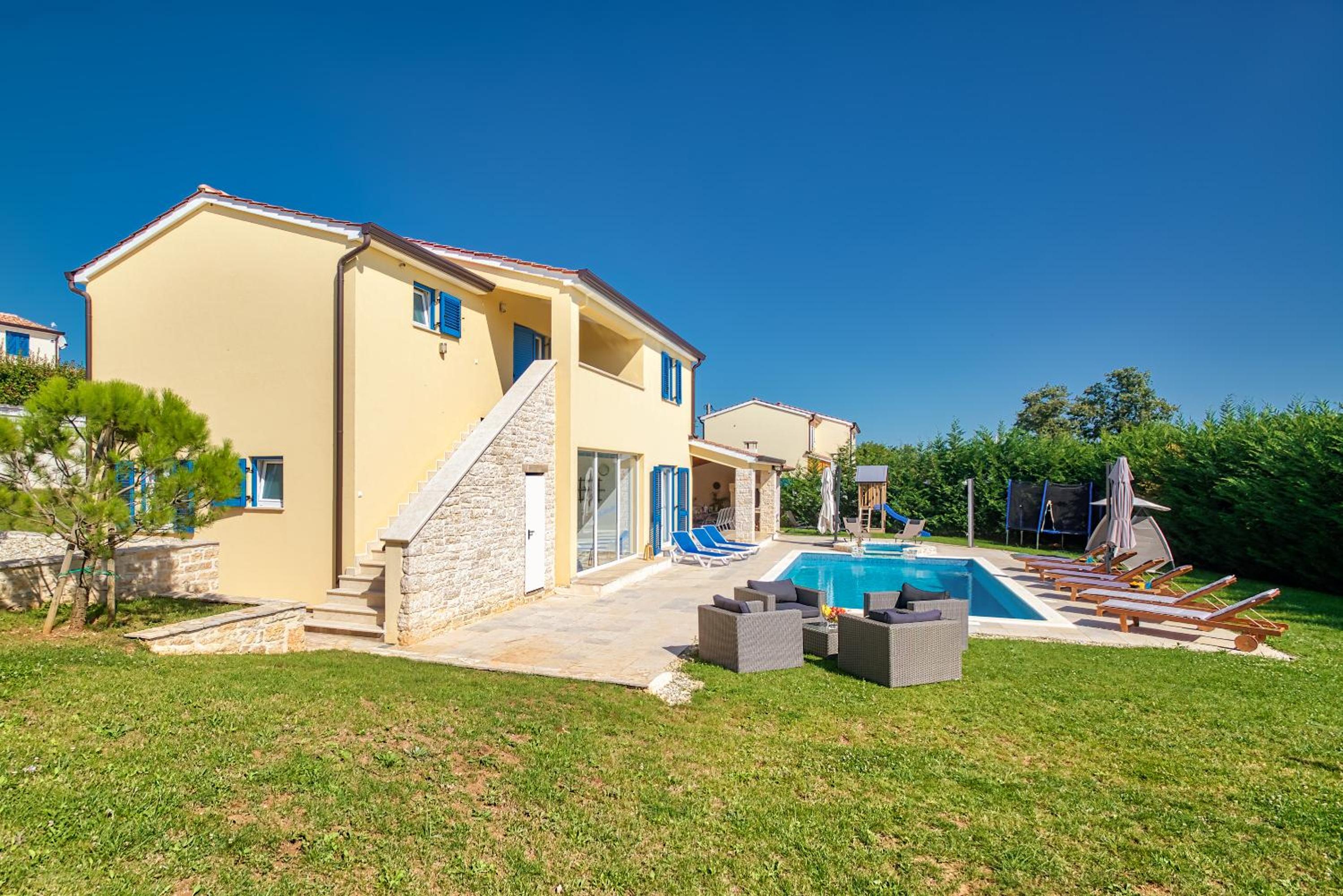 Villa 1520 view 3