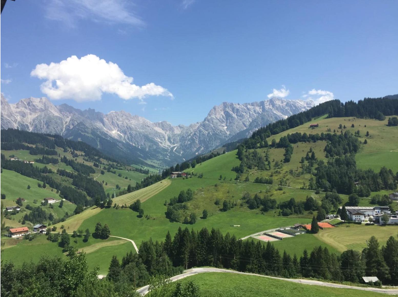 Appartement mit Balkon und Hallenbad