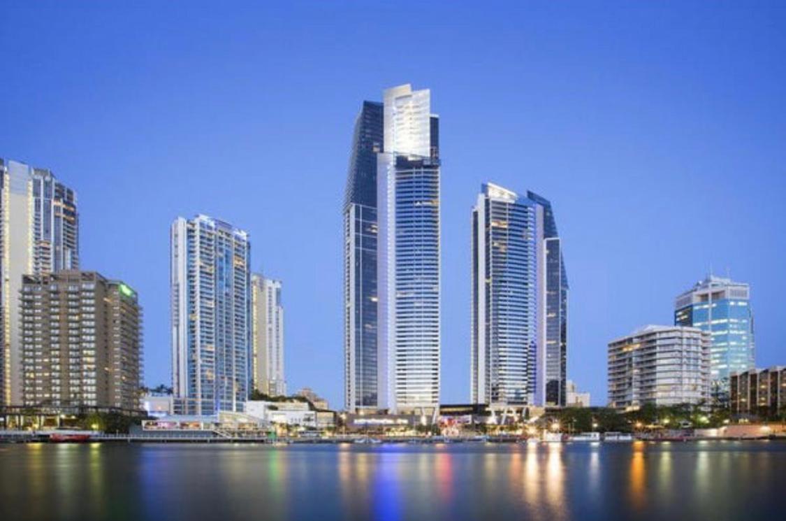 Circle on Cavill Sub Penthouse w/ 4 bedrooms