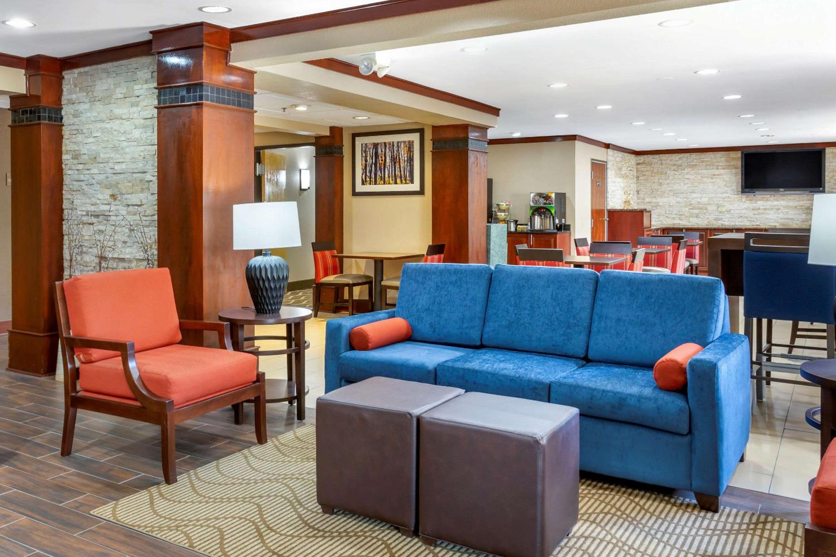 Hoffman Estates Vacations - Comfort Inn Hoffman Estates - Schaumburg - Property Image 11