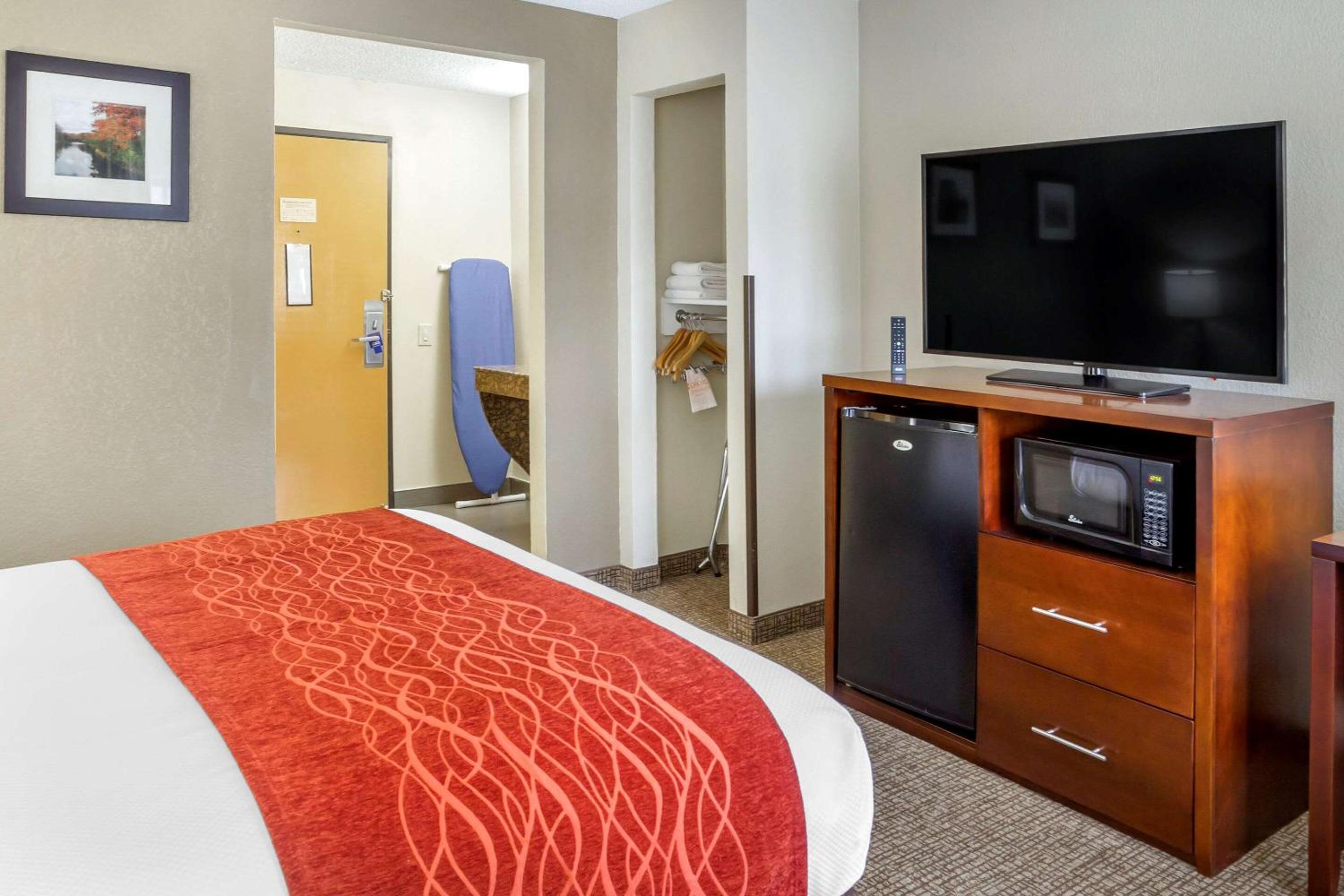 Hoffman Estates Vacations - Comfort Inn Hoffman Estates - Schaumburg - Property Image 13