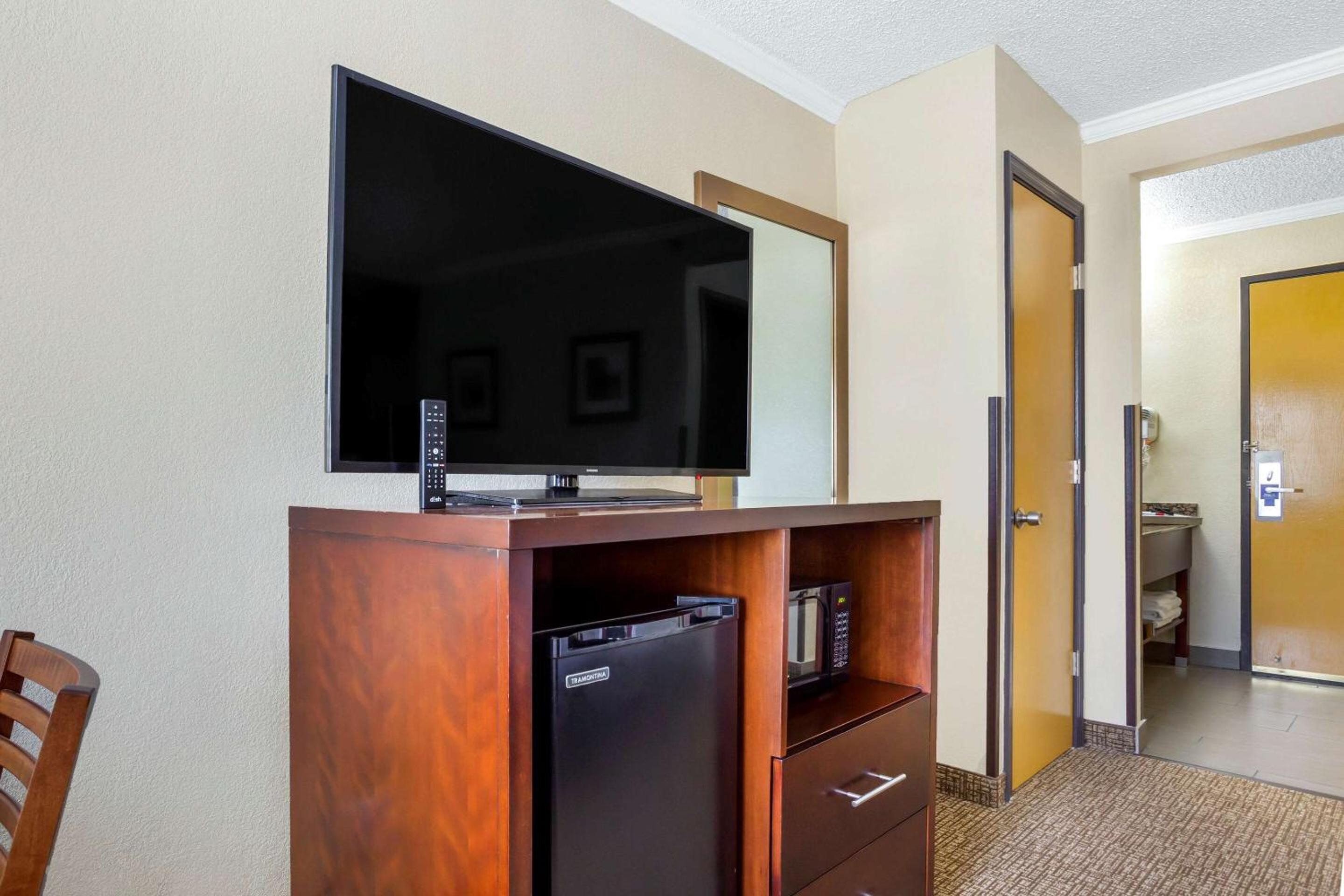 Hoffman Estates Vacations - Comfort Inn Hoffman Estates - Schaumburg - Property Image 31