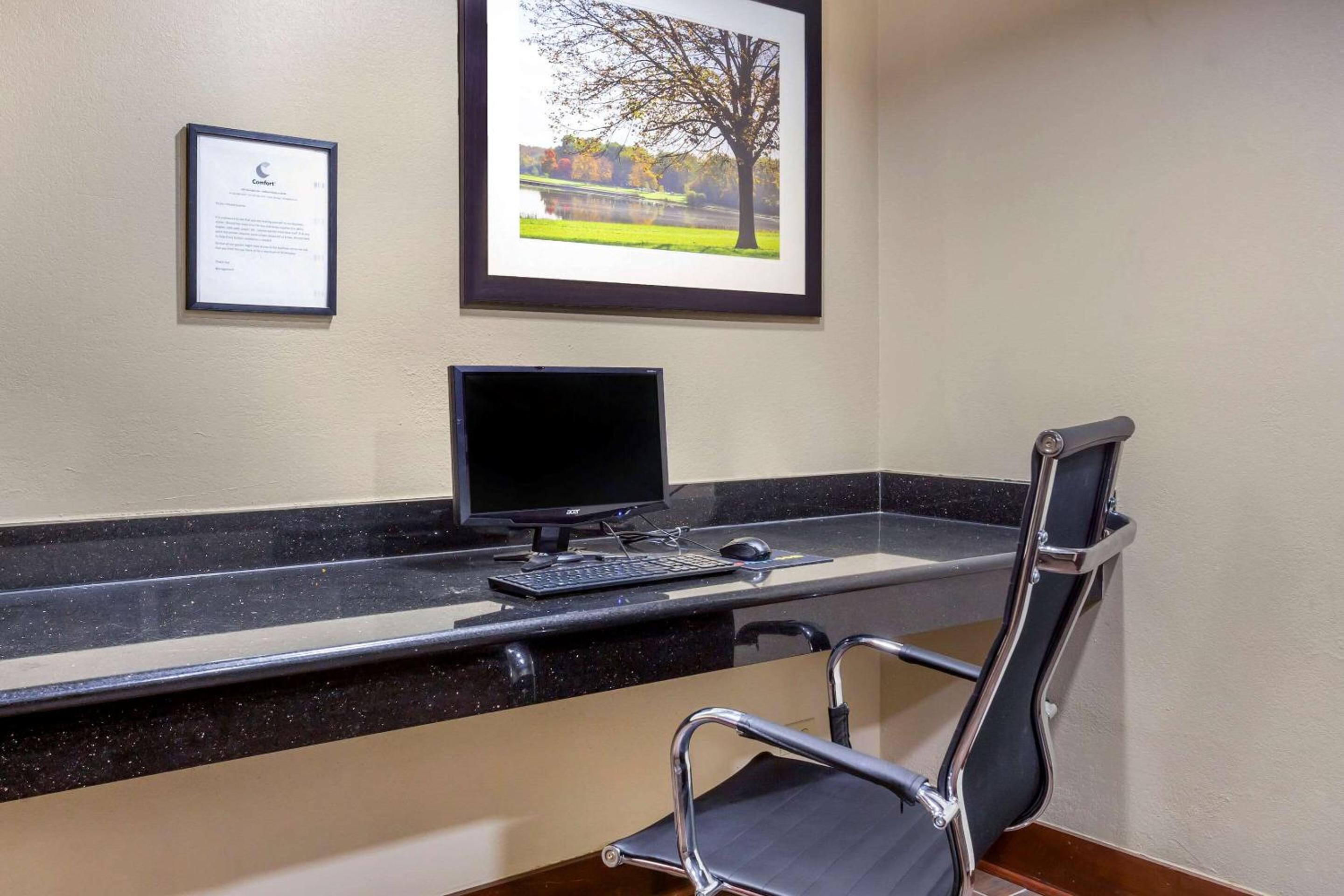 Hoffman Estates Vacations - Comfort Inn Hoffman Estates - Schaumburg - Property Image 24
