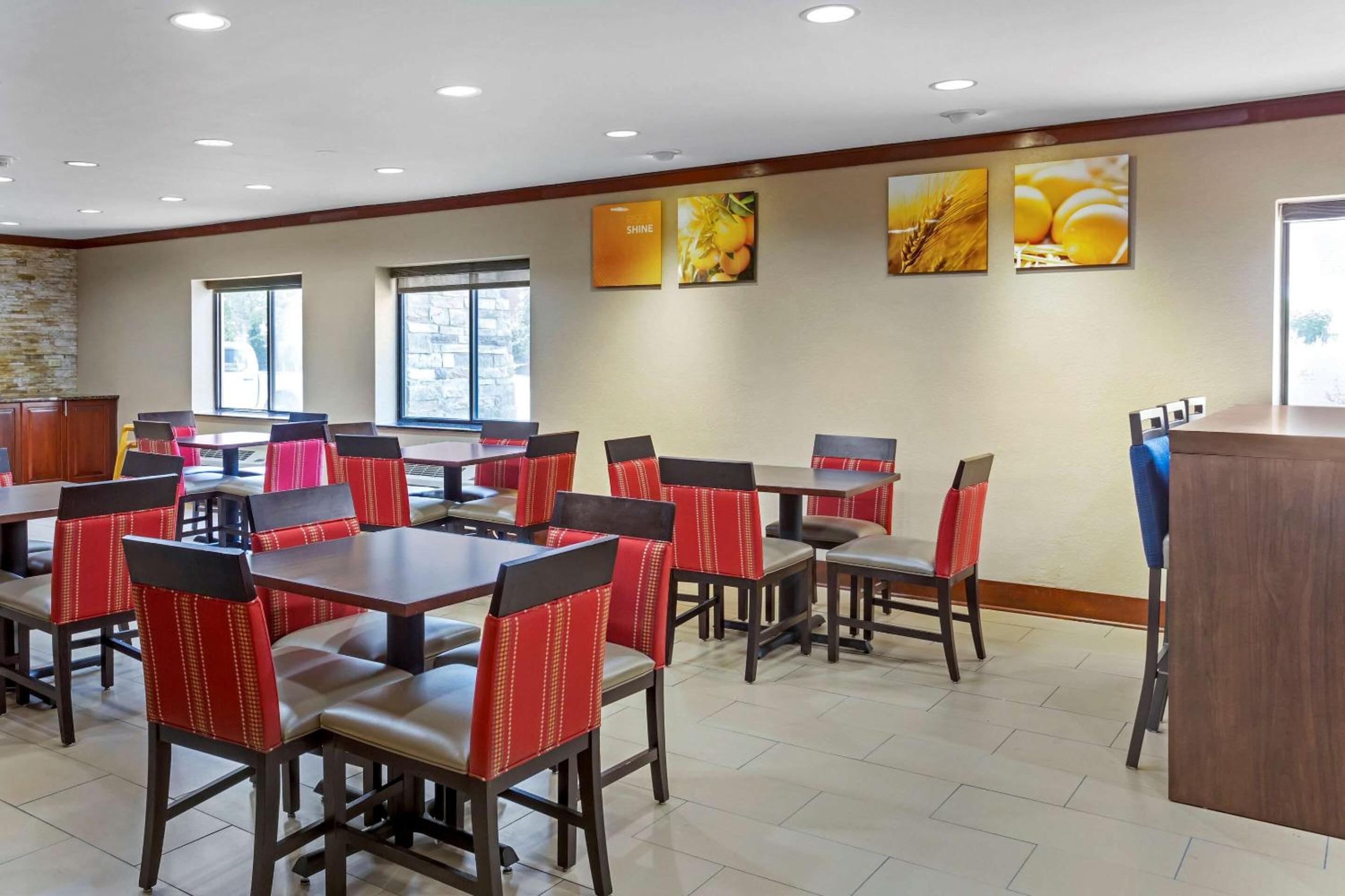Hoffman Estates Vacations - Comfort Inn Hoffman Estates - Schaumburg - Property Image 20
