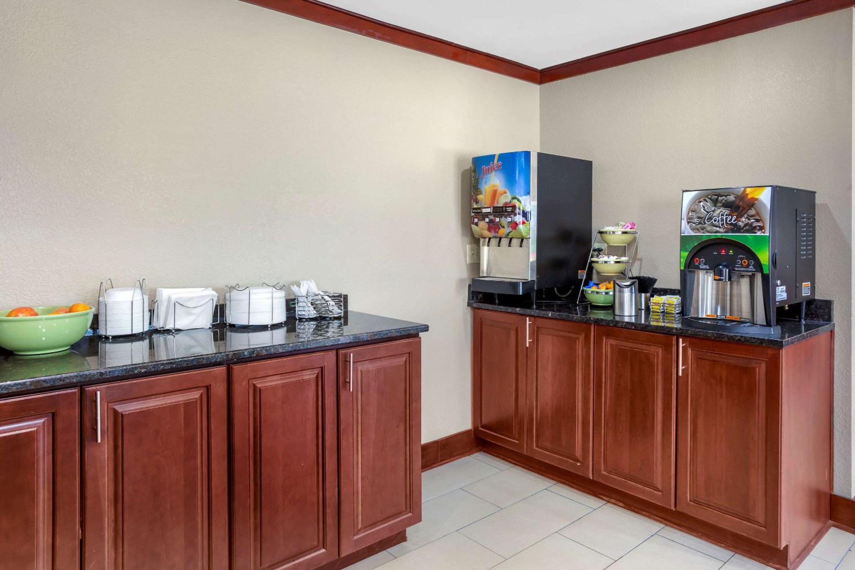 Hoffman Estates Vacations - Comfort Inn Hoffman Estates - Schaumburg - Property Image 21