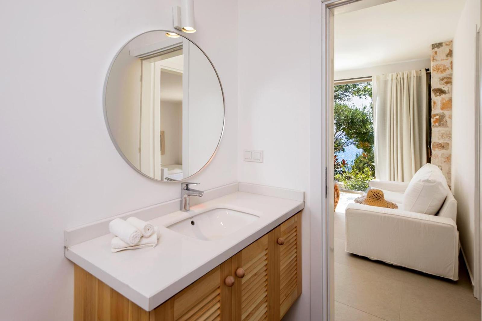 Kale Suites, heated pool in winter, adults only - Image 47