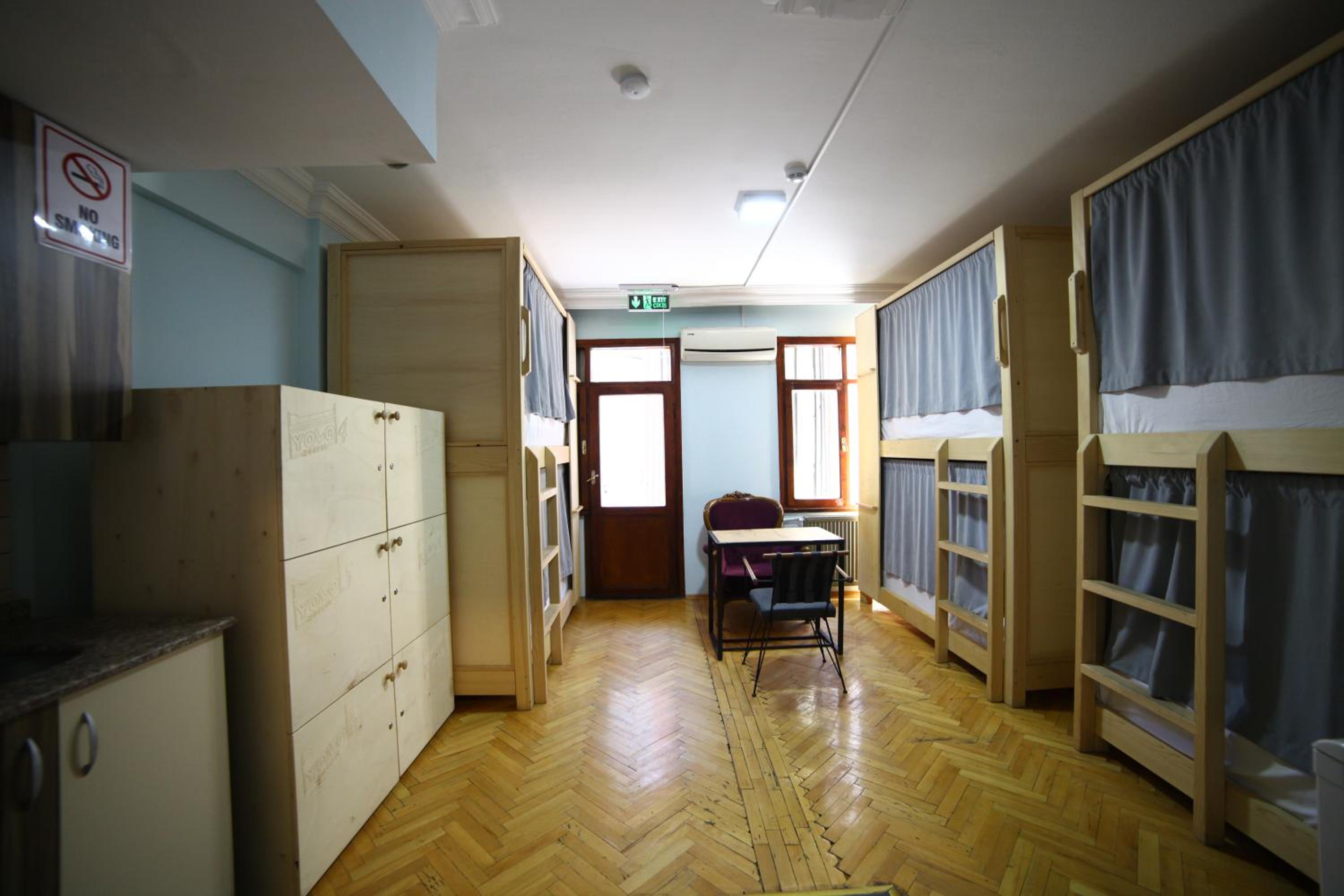 YOLO Hostel