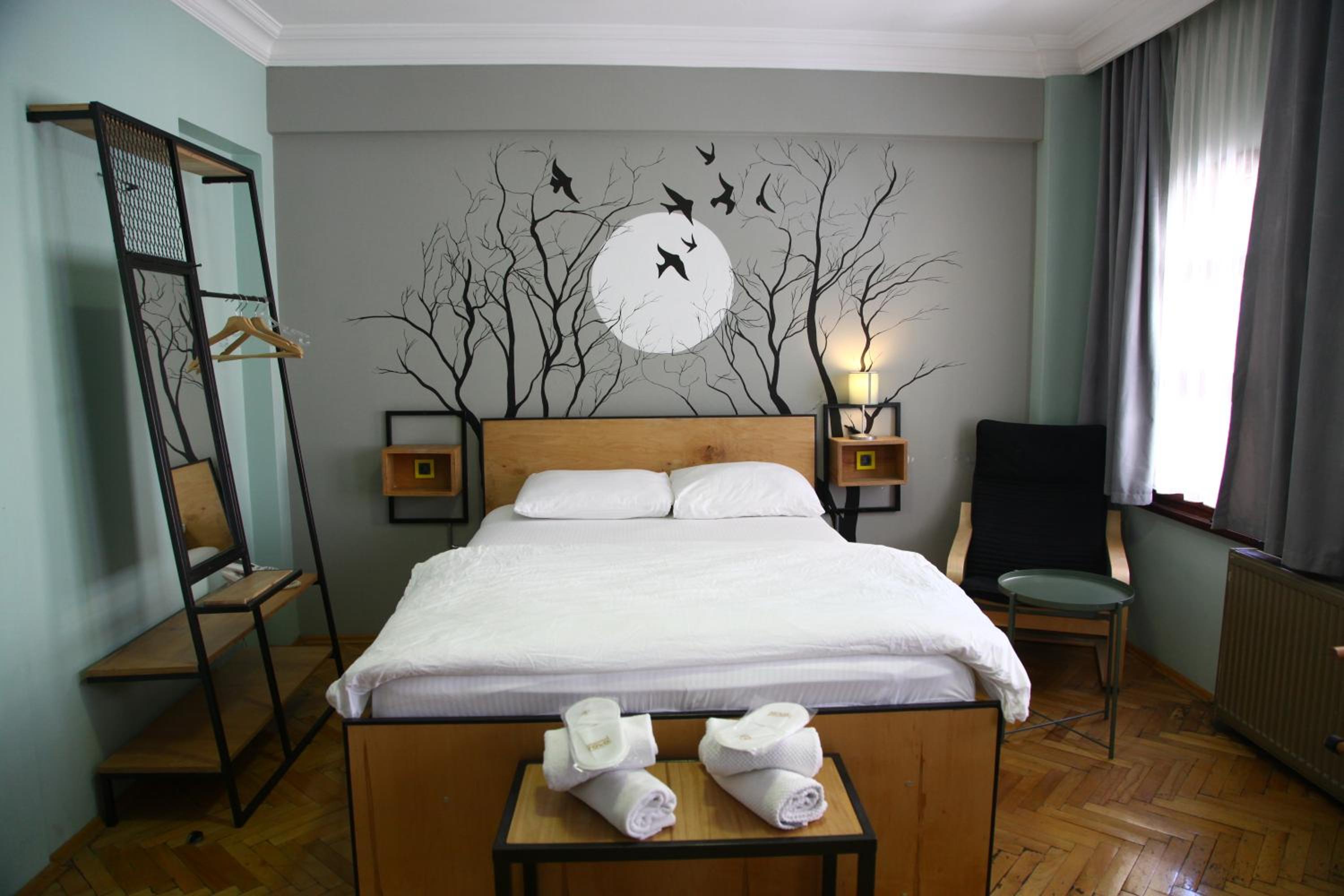 YOLO Hostel