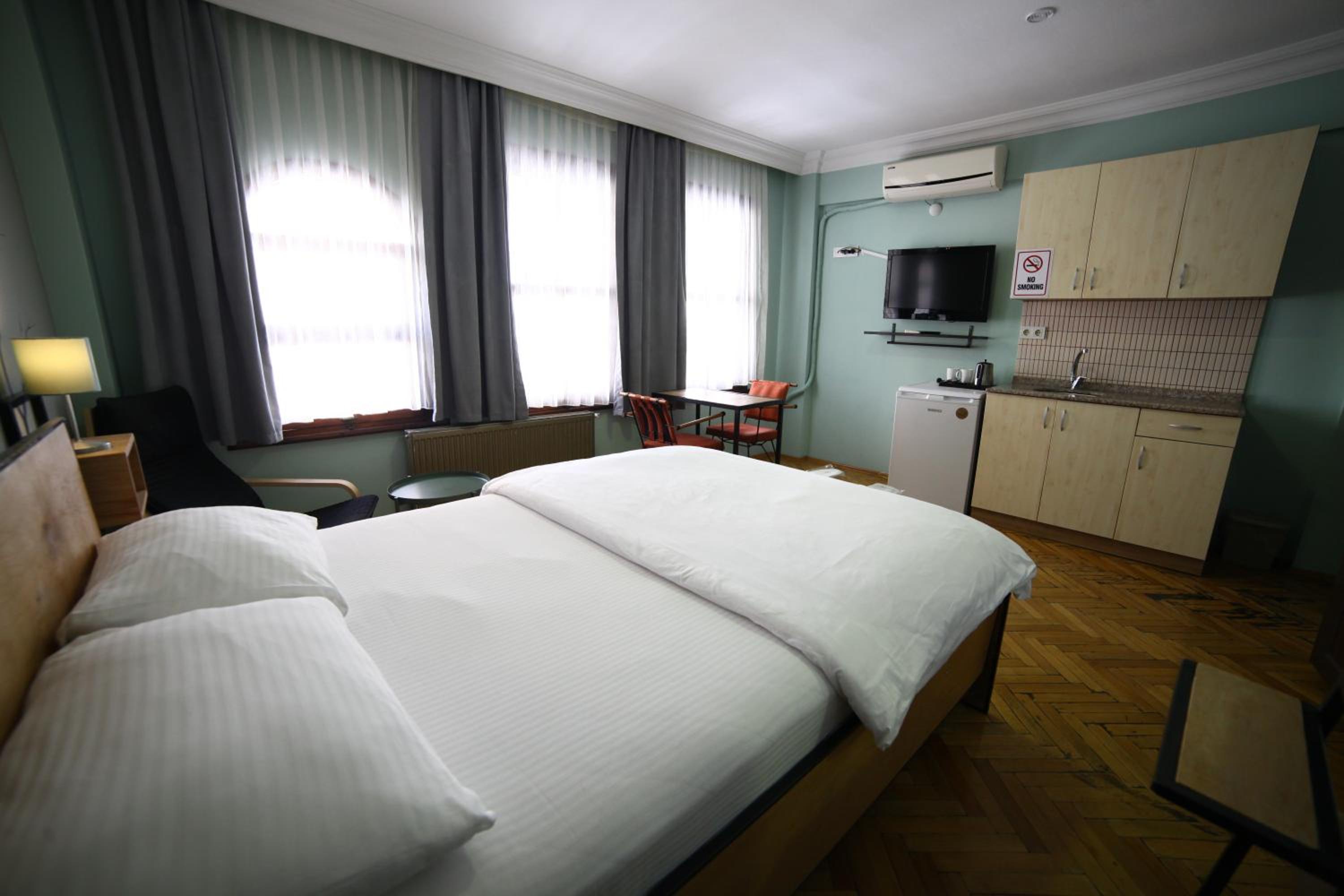 YOLO Hostel