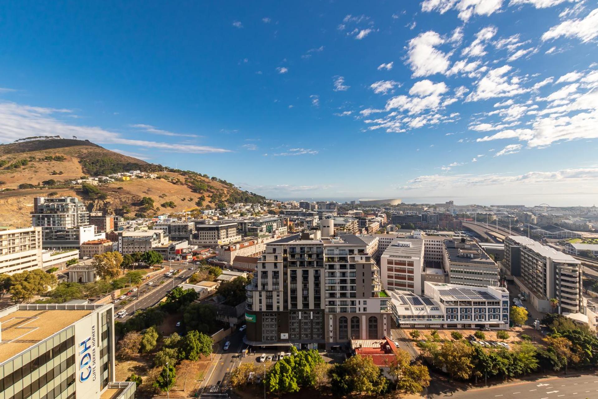 Hotel 16 on Bree One Bedroom with Amazing views of Cape Town - Image 1