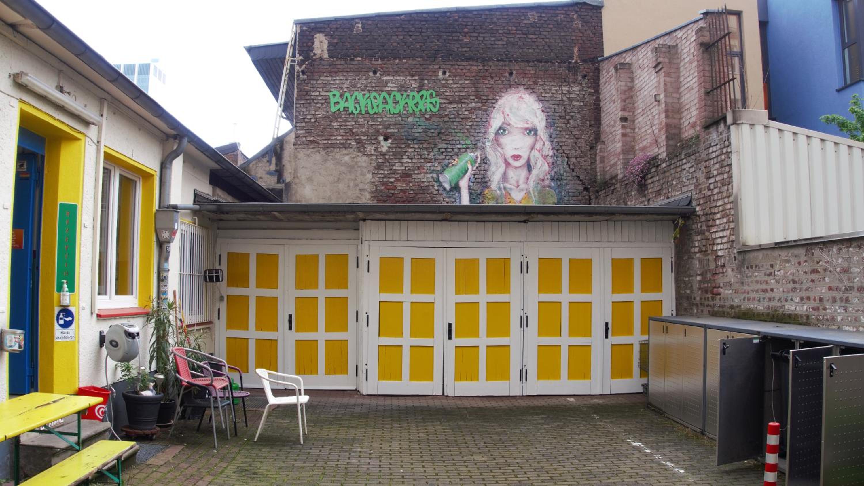 Backpackers Düsseldorf - SELF CHECK-IN