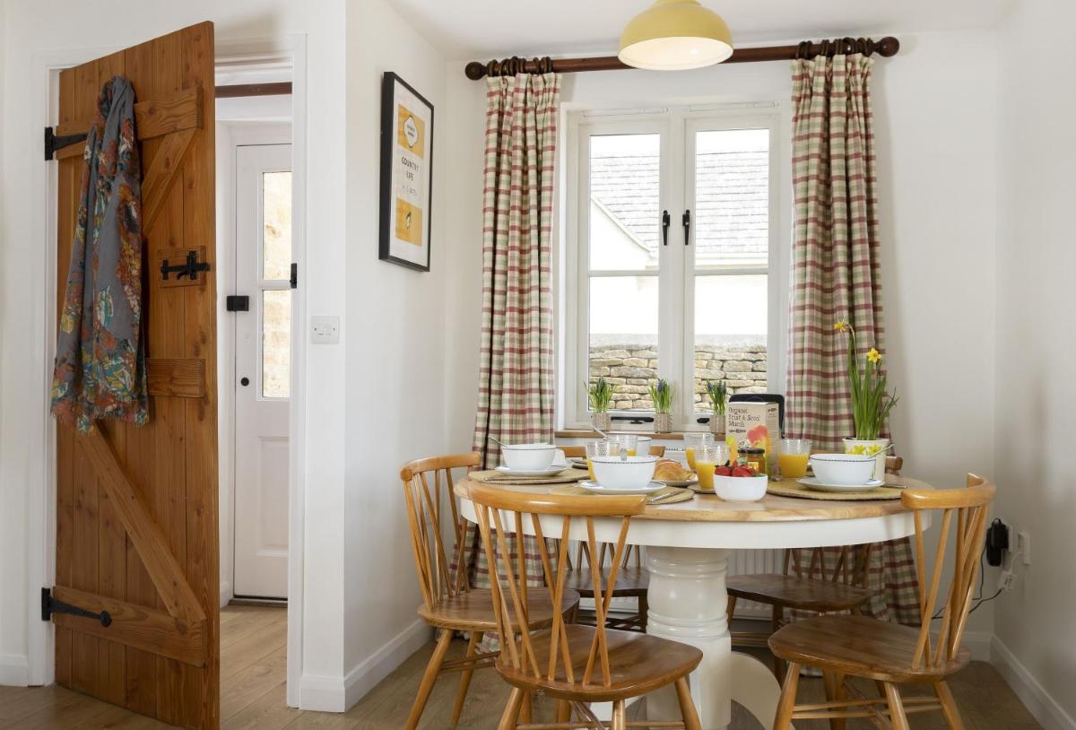 Holly Cottage view 5