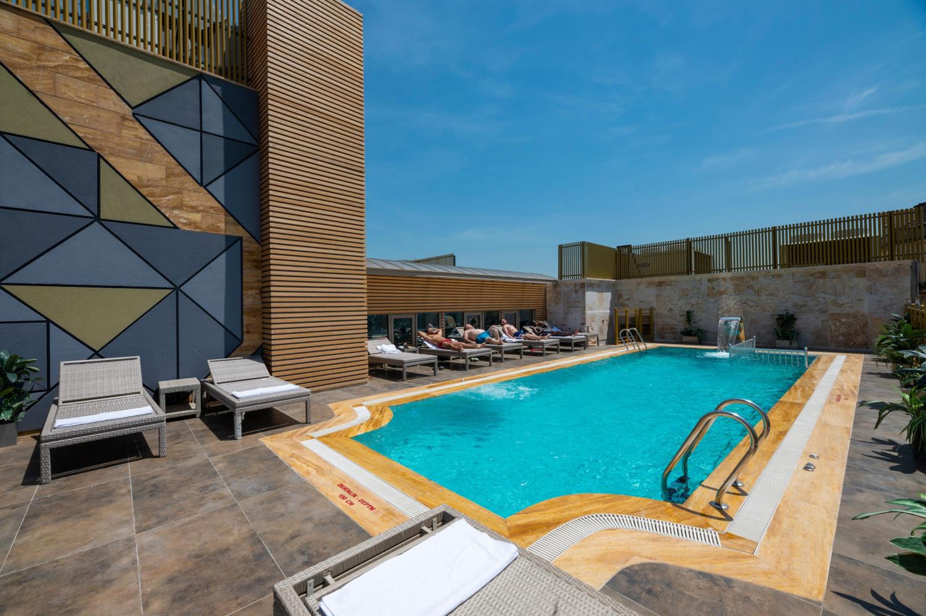 Ramada By Wyndham Istanbul Pera Taksim - Image 191