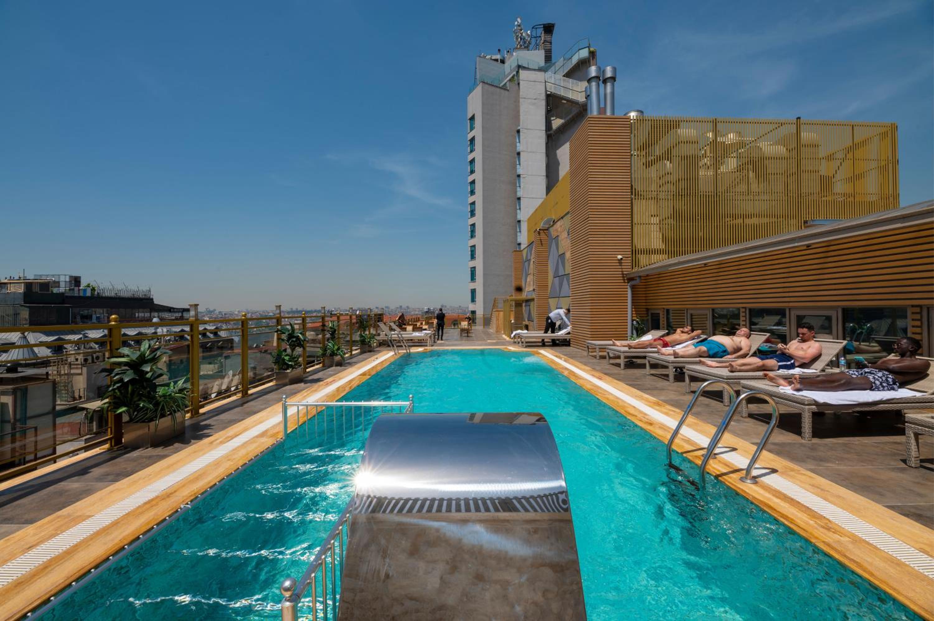 Ramada By Wyndham Istanbul Pera Taksim - Image 12
