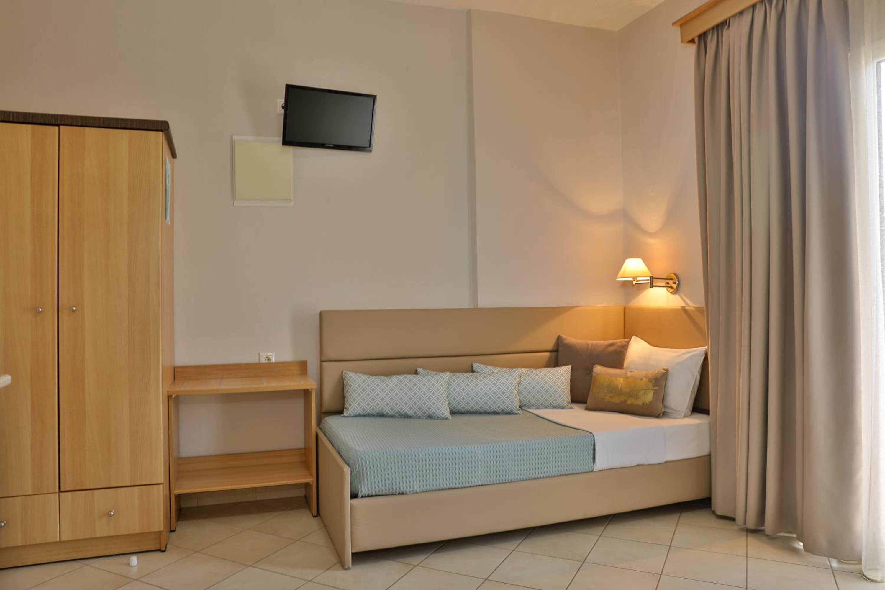 Irida Apartments