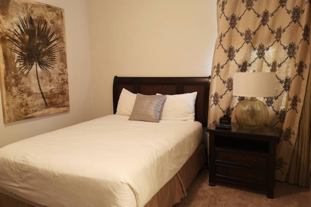 Luxurious Modern Villa near Disney with Theater, Pool and Spa in Encore Resort at Reunion