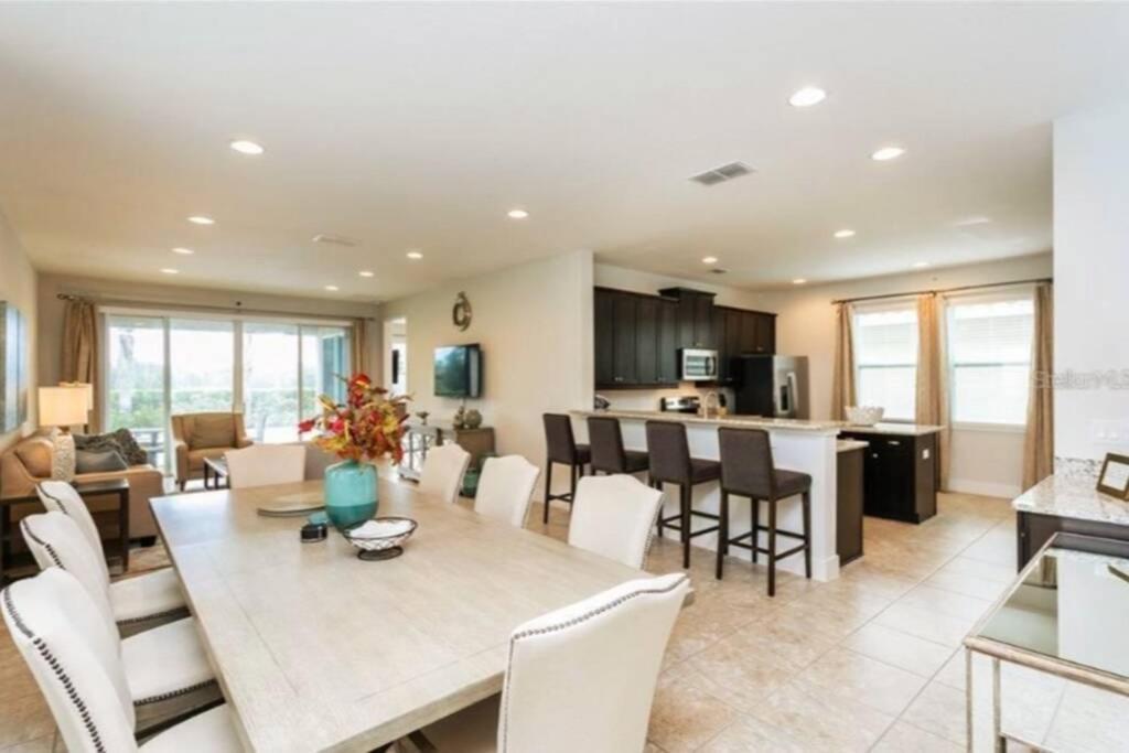 Luxurious Modern Villa near Disney with Theater, Pool and Spa in Encore Resort at Reunion