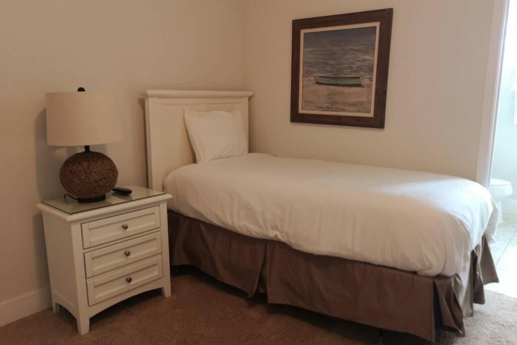 Luxurious Modern Villa near Disney with Theater, Pool and Spa in Encore Resort at Reunion