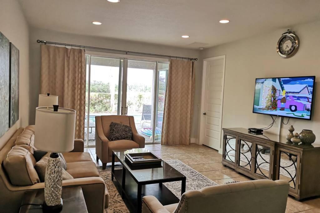 Luxurious Modern Villa near Disney with Theater, Pool and Spa in Encore Resort at Reunion