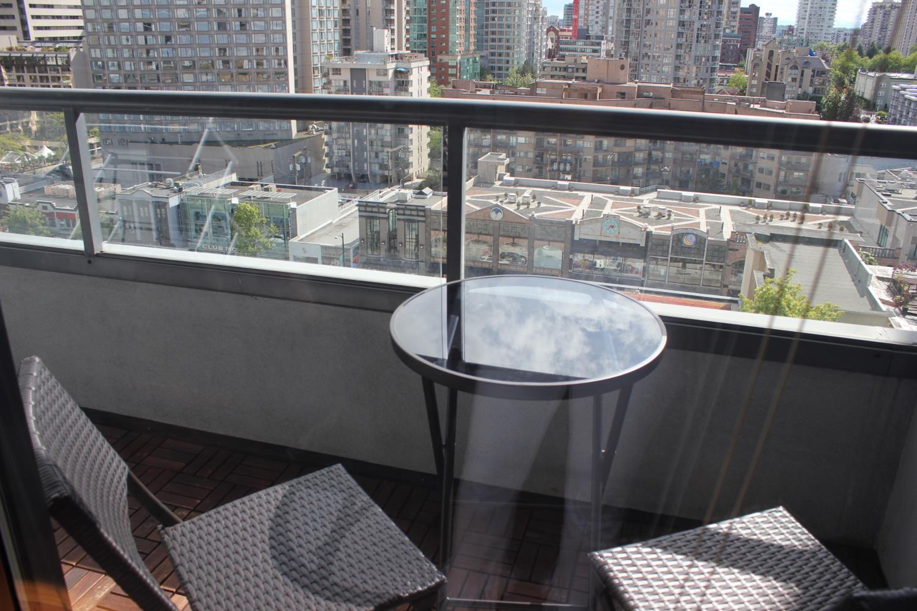 Your Vacation Home Downtown Vancouver view 5