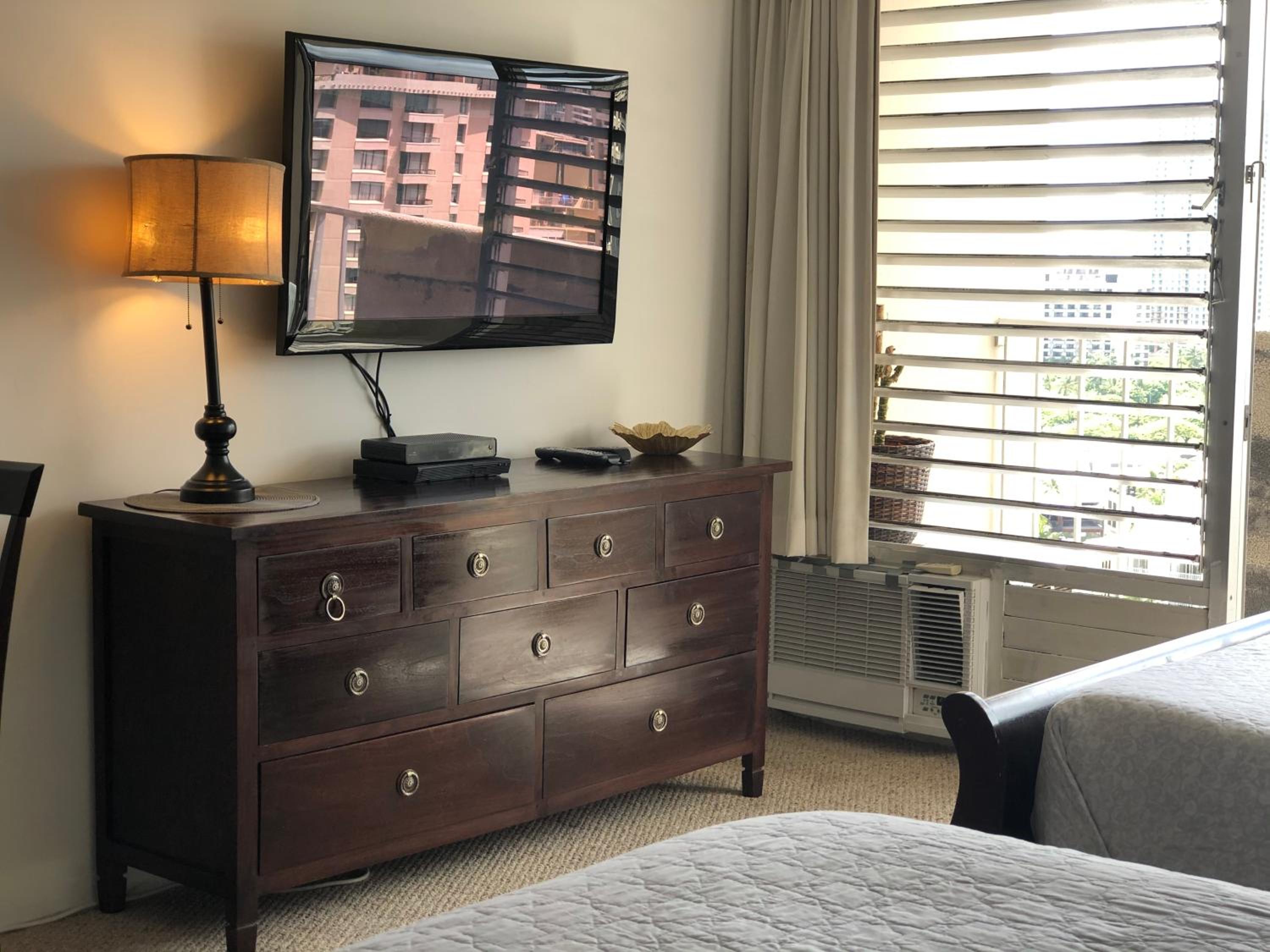 Tropical Studios at Marine Surf Waikiki - FREE PARKING - BEST LOCATION - FULL KITCHEN - SWIMMING POOL 照片第 157 張,共 263 張