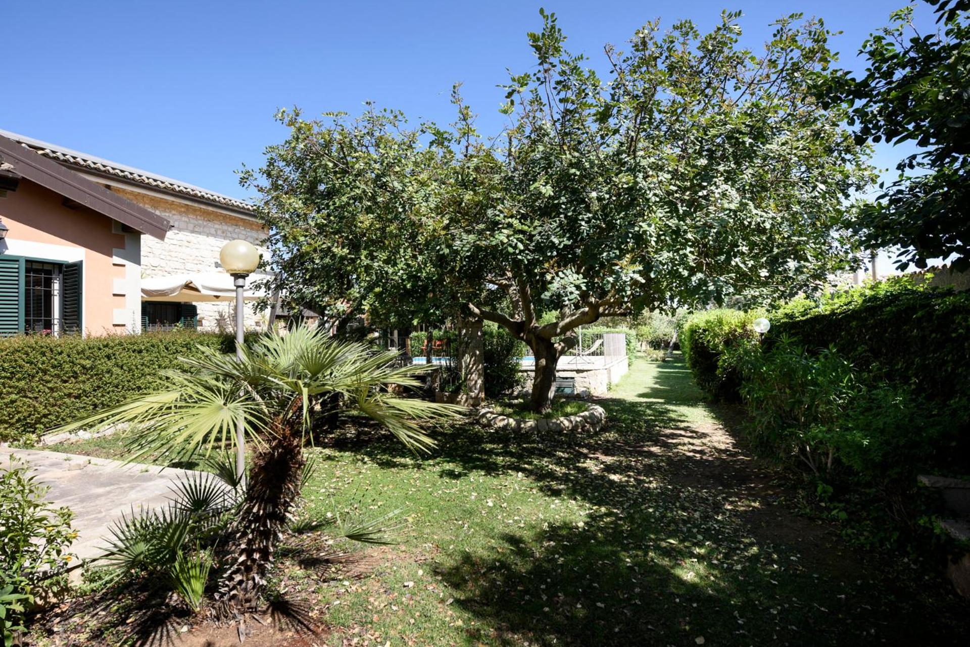 Karrua House - Magnolia Room view 4