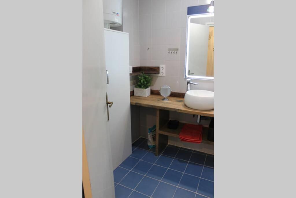 Photo 8
