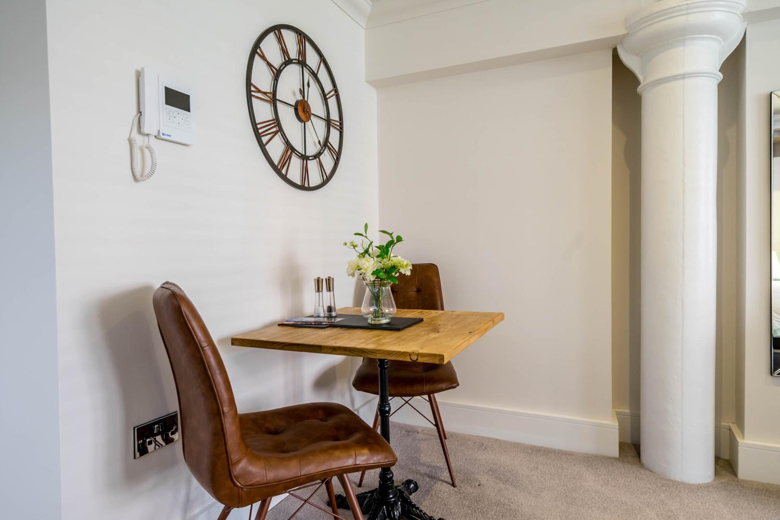 56 Cocoa Suites (parking included) — York
