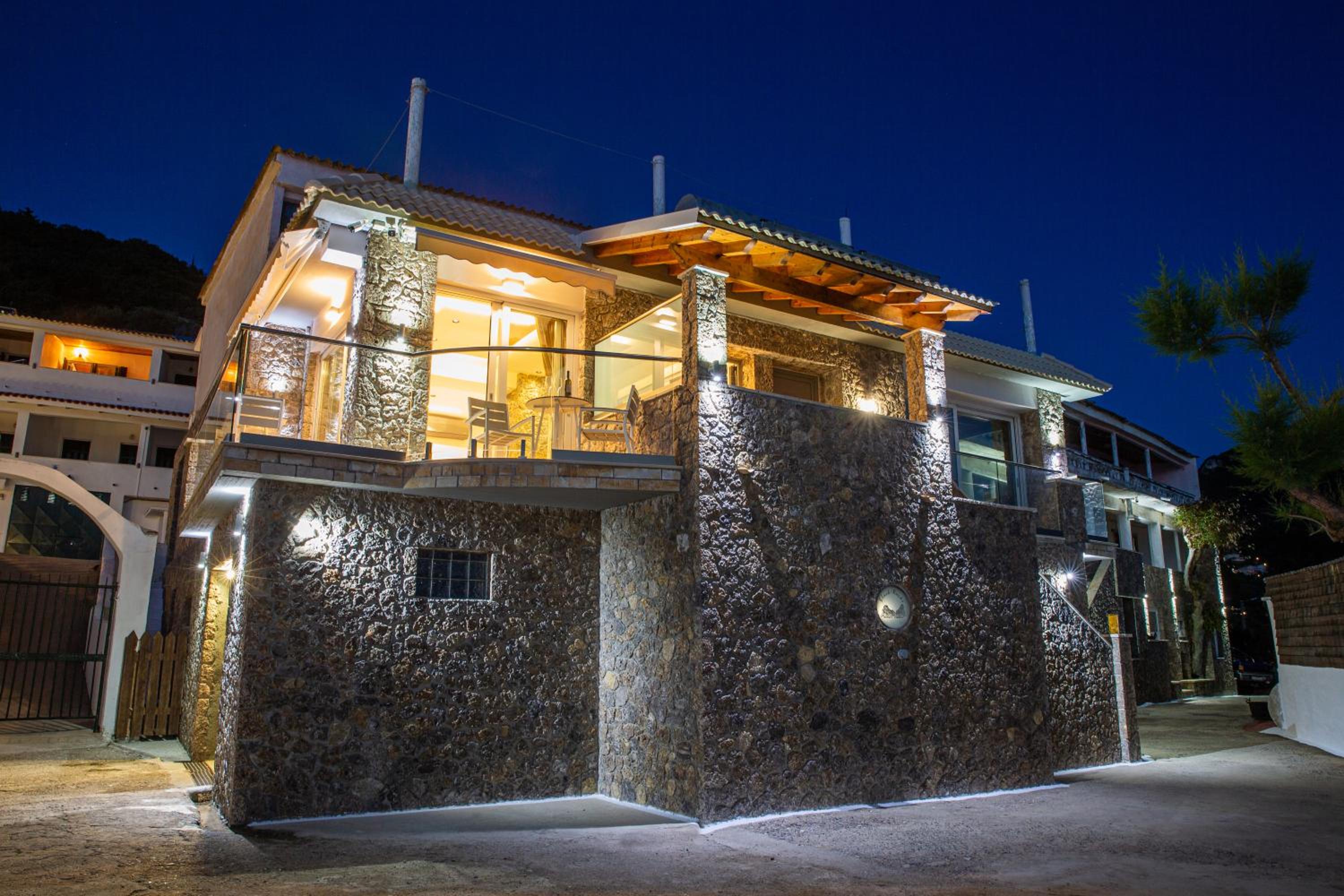 Black Rocks Family, Luxury Seafront Beach Maisonette view 3