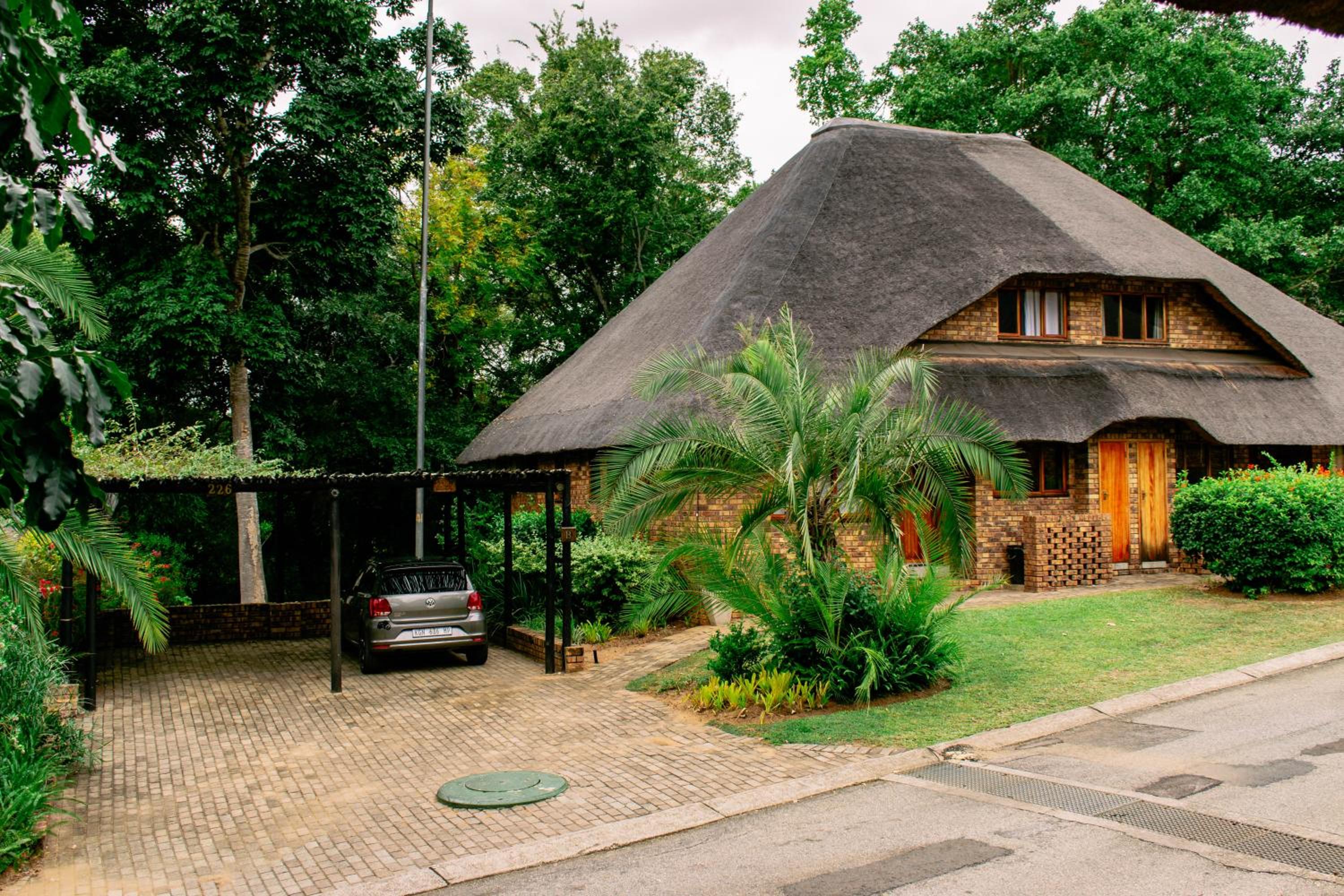 Hazyview Vacations - Kruger Park Lodge - Luxury Inyamatane Chalets - Property Image 15