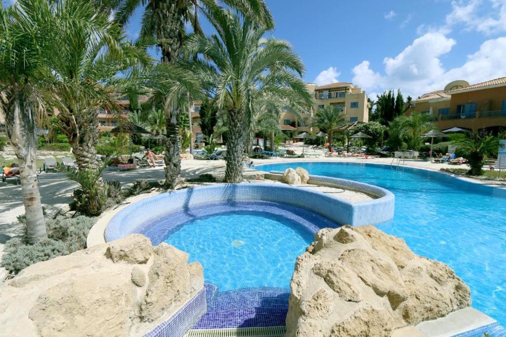 Limnaria Gardens B