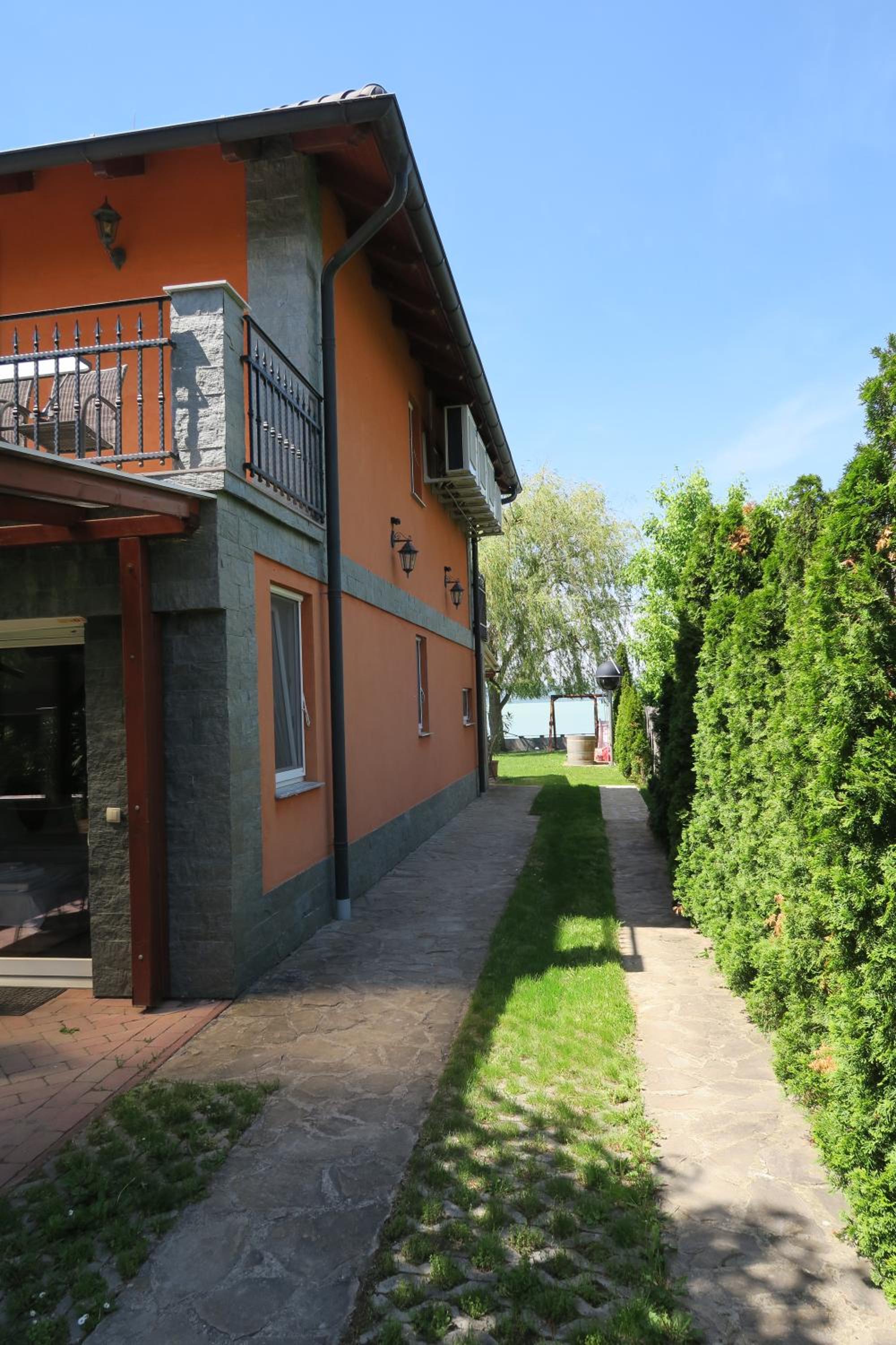 Photo 46