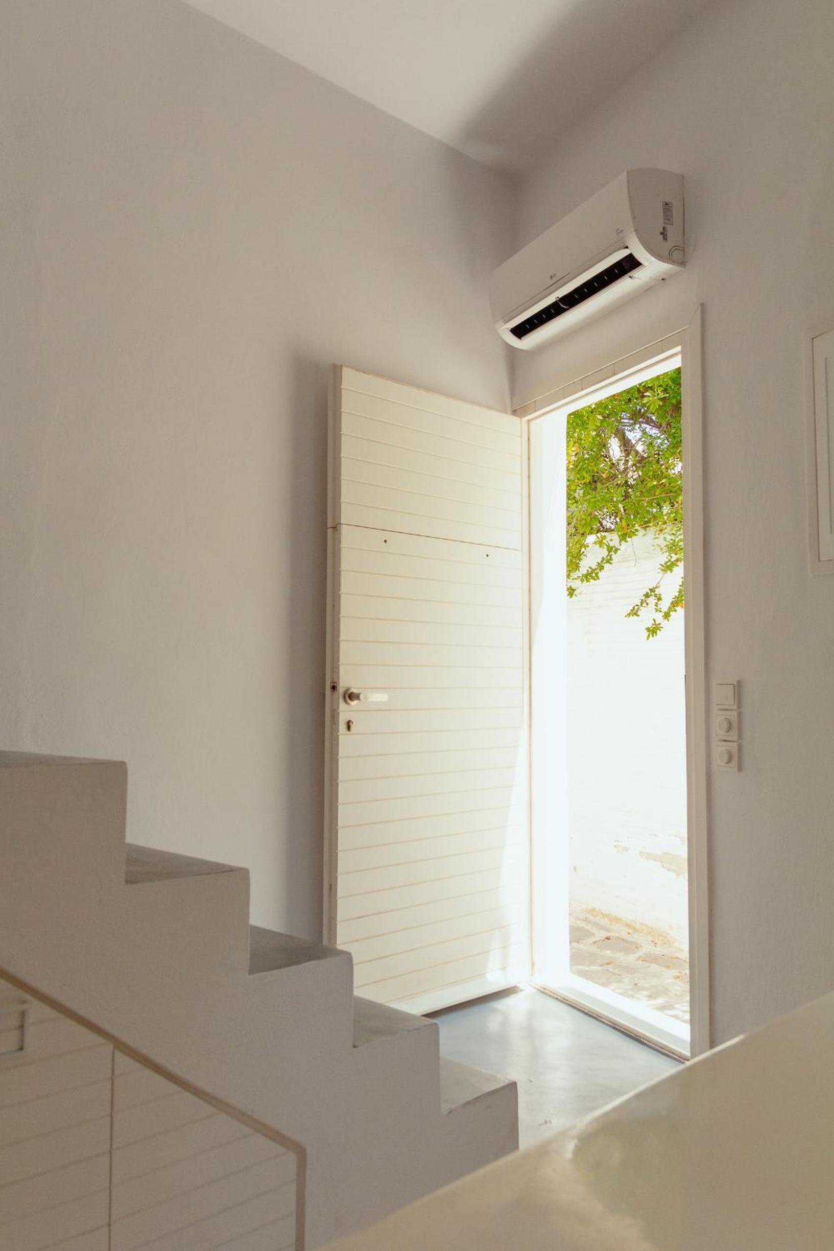 Rooftop House in the old town of Parikia - Paros view 2